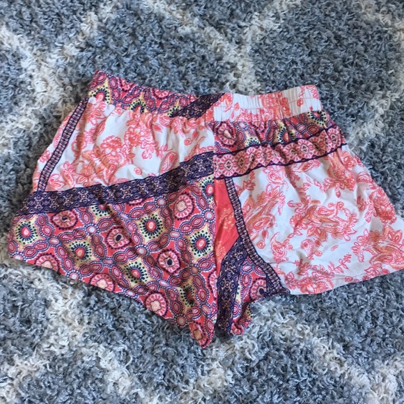 Fun flowy summer shorts! - Picture 2 of 3